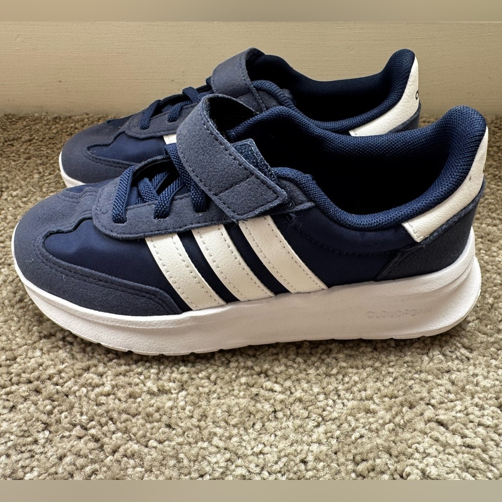 Adidas RUN 70S 2.0 SHOES KIDS. Blue. Boys size 1. Good Condition.